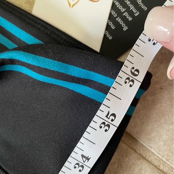 Johnny Was NWT Bee Active Women’s Leggings with Pockets Size XL in Color Pao - Picture 13 of 13